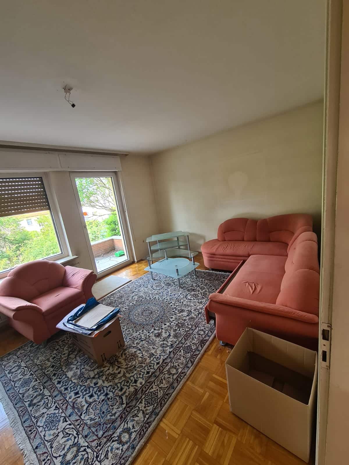 Wohnungsauflösung in Limburg an der Lahn, Entfernung des Teppichbodens, Abbau der Küche, beendet am 27.6.23